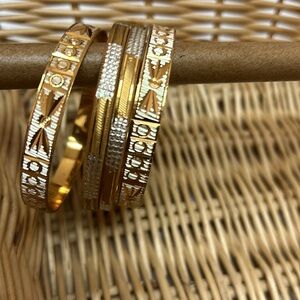 Indian jewlry 4 bangles Double tone gold silver. Size 2.4. Costume jewelry